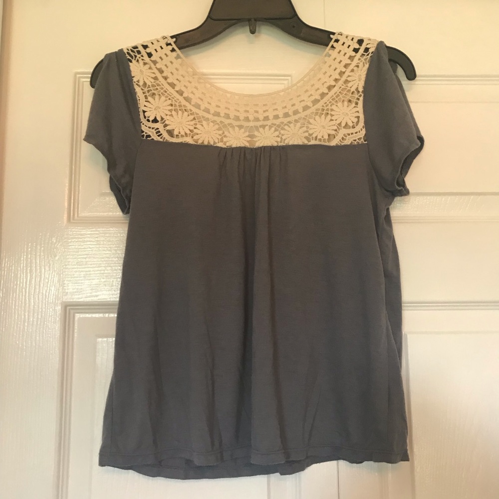 American Eagle Outfitters T-Shirt Crochet Neckline Size XS